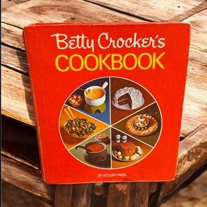 Vintage Betty Crocker's Cookbook twenty sixth printing 1976 5 ring binder book